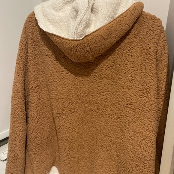 ReachMe Oversized Sherpa Jacket (2 available) - Picture 8 of 8